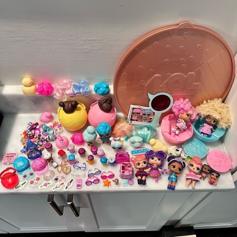 Kids Girls Toy Gold Glitter LOL Surprise Round Case with Dolls & RARE Accessorie